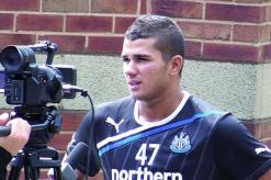 أبدى رغبته في حمل ألوان الخضر والديكة في آن واحد              مهدي عبيد يتألق في أول مباراة له  مع الفريق الأول لنيوكاسل الإنجليزي