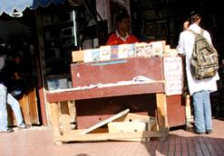 بسبب عدم قدرتهم على اقتناء الكتب الجديدة              إقبال كبير لأولياء التلاميذ بسطيف على الكتب المدرسية القديمة