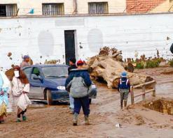 فيما يجري البحث عن ثلاثة مفقودين من بينهم رضيعة جراء الفيضانات الأخيرة              مقتل 8 أشخاص وانهيار ثلاثة جسور بالبيض ونفوق المئات من رؤوس الأغنام بباتنة