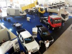 33 عارضا في صالون السيارات الصناعية              أويحيى يدفع أصحاب الشركات للاستفسار عن نظام ”ليزينغ”