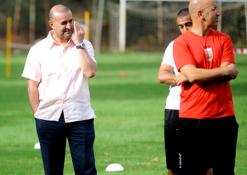 منقلاتي يشرف على تربص تيبازة بمعدل حصتين في اليوم              بن شيخة يستقيل من تدريب العميد