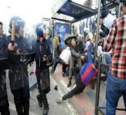 سببها الثأر لحارس حظيرة السيارات الذي تعرض لطعن              اعتقال أزيد من 30 شابا في اشتباكات بعين المالحة بالعاصمة