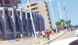 طالبوا بشقق في مدينة عنابة بالقرب من البحر