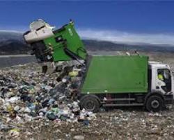 شاحنات نقل القمامة بعنابة تهدد حركة المرور