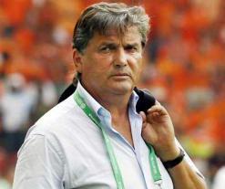 رونار يغادر إلى زامبيا نهاية هذا الأسبوع              هنري ميشال أبرز المرشحين لتدريب اتحاد العاصمة