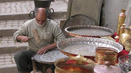 Des dinandiers misent sur les articles décoratifs pour relancer un métier ancestral