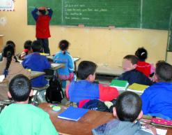 فيما قام أولياؤهم بحركة احتجاجية              أساتذة يطردون التلاميذ جماعيا لعدم امتلاكهم الكتاب المدرسي بباتنة