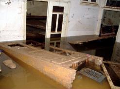 انقطاعات عن الدراسة وغليان شعبي بشوارع عنابة              ألف عائلة تبيت في العراء جراء الأمطار الطوفانية