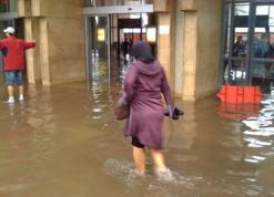 الأمطار الطوفانية تتسبب في خسائر مادية معتبرة بشرق البلاد              أزيد من 30 عائلة تبيت في العراء بقسنطينة وبلديات باتنة تغرق