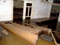 انقطاعات عن الدراسة وغليان شعبي بشوارع عنابة ألف عائلة تبيت في العراء جراء الأمطار الطوفانية