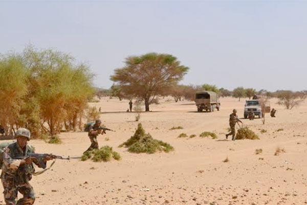 ثلاثة إرهابيين يسلمون أنفسهم للسلطات الأمنية بأدرار