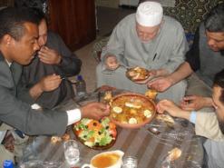 هي واحدة من أهم العادات في عيد الأضحى              العجائن المنزلية بقسنطينة.. علامة مطلوبة بالسوق