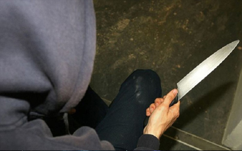 مسبوق يعتدي على 3 رجال شرطة ويصيب اثنين بسيف في باتنة