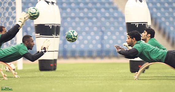 الأخضر يبدأ مرحلة الجد لتايلاند ويستفسر عن هزازي