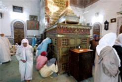 تنتشر بحلول عيد الأضحى وعاشوراء..  والعازبات أكثر الوافدات               تنامي ظاهرة التوسل بالأولياء الصالحين عبر مداشر تيزي وزو