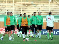 اليوم بملعب تشاكر بالبليدة على الساعة 18 الجزائر- تونس               التكفير عن ذنب الإقصاء يكون بالجمع بين النتيجة والأداء