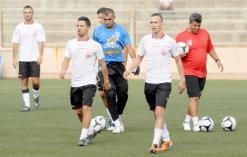 اجتمع بلاعبي الشلف صبيحة أمس               سعدي يطالب بحسم لقاء بلوزداد في الشوط الأول