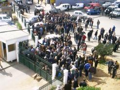 بعد مرور أكثر من 40 يوما على الكارثة               المقصون من سكنات المنكوبين ينتفضون بالبيض