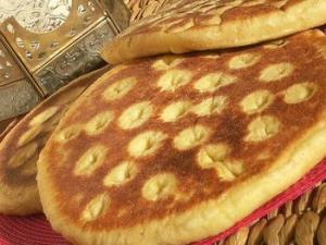 PAIN de semoule à le levure (matlouh )