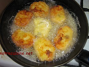 Maakouda aux Olives et aux Fromages