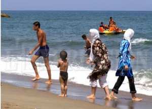 Le bikini et le burkini se partagent les plages