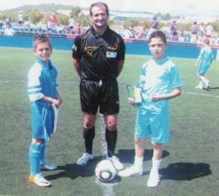 اختير أحسن لاعب أصاغر خلال دورة لكرة القدم بإسبانيا               خالدي أحمد من الرميلة بخنشلة يبحث عمن يتكفل به