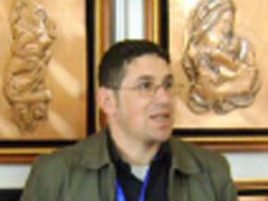 Constantine - Abdenour Irzi. Sculpteur sur cuivre:  Je veux faire voyager les gens à travers mes travaux