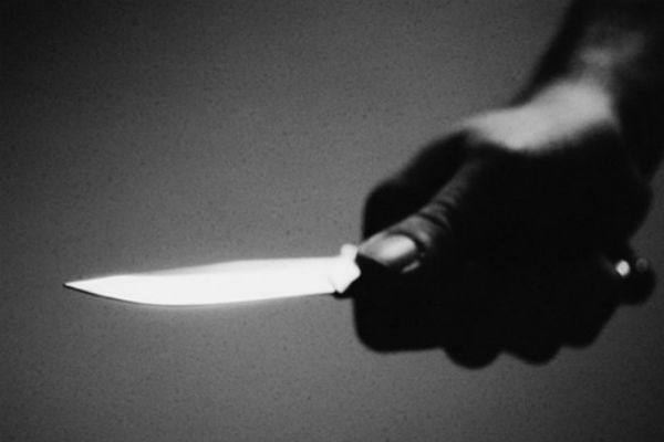 يطعن صديقه بسكين ويلقي به في القمامة بسكيكدة