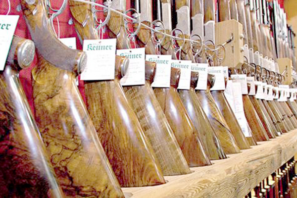 عشرات المواطنين بالجلفة يطالبون باسترجاع أسلحتهم