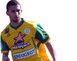 بعد استبعاده من قائمة 18 لاعبا التي واجهت سطيف أمس               يونس يقترب من مغادرة شبيبة القبائل