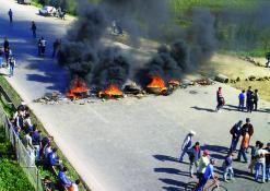 شباب زيامة منصورية يغلقون الطريق الوطني رقم 43 بجيجل