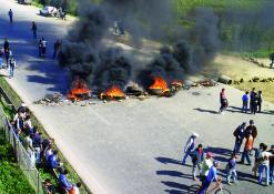 شباب زيامة منصورية يغلقون الطريق الوطني رقم 43 بجيجل