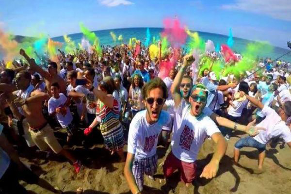 مهرجان الألوان الهندوسي يعود إلى بجاية رغم الانتقادات