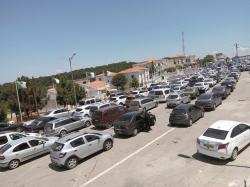 تدفق رهيب بمركزي الحدود وطوابير طويلة تقدر بالكيلومترات بأم الطبول بالطارف