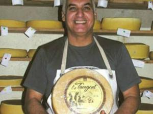 Aghribs (Tizi Ouzou) - Fabrique artisanale au pied de Tamgout: Le fromager de Tamassit