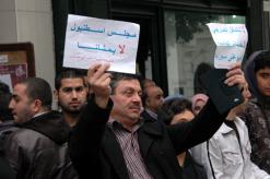 انقسمت بين مؤيد ومعارض للرئيس بشار الأسد                الجالية السورية في الجزائر تنظم وقفة أمام قاعة “الموڤار”