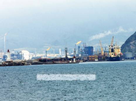 Des hydrocarbures rejetés en mer par la raffinerie de Skikda: La côte Est du pays frôle la catastrophe