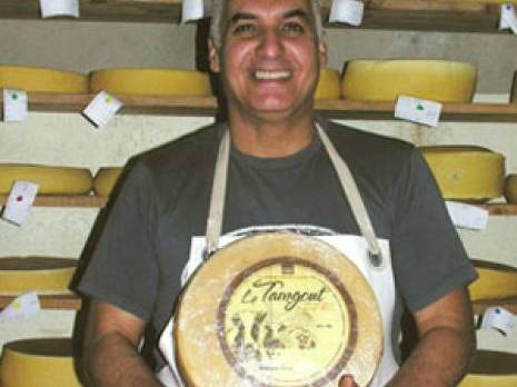 Aghribs (Tizi Ouzou) - Fabrique artisanale au pied de Tamgout: Le fromager de Tamassit