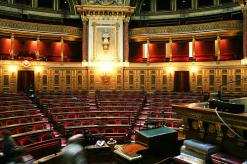 الأحزاب الفرنسية تسير فوق هموم الأقليات للوصول إلى الإليزيه               اليمين يراهن على اليهود .. والاشتراكيون يغازلون العرب