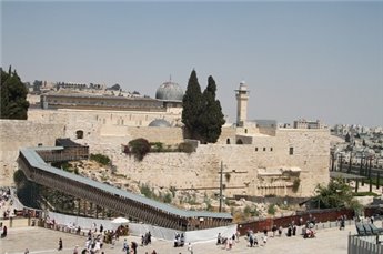 أبو حلبية من الجزائر: محاولات طمس معالم القدس لن تغير الحقائق