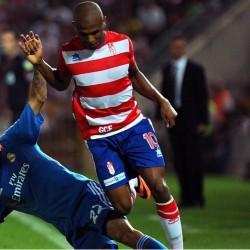 براهيمي في إنجلترا لاجتياز الفحوصات الطبية مع ايفرتون ويلتحق اليوم بمعسكر المنتخب الوطني