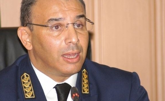 والي وهران... يطارد 