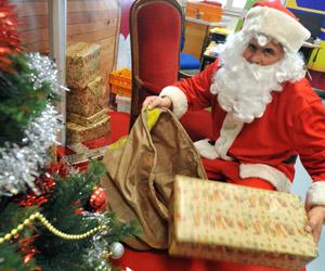 وزارة‭ ‬الشؤون‭ ‬الدينية‭ ‬تقول‭ ‬أنها‭ ‬ليست‭ ‬حراما‭ ‬والأئمة‭ ‬يحذرون‭ ‬في‭ ‬خطبة‭ ‬الجمعة إحتفال‭ ‬الجزائريين‭ ‬برأس‭ ‬السنة‭ ‬الميلادية‭ ‬من‭ ‬البدعة‭ ‬الى‭ ‬التقليد‭ ‬الأعمى