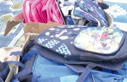 فيدرالية أولياء التلاميذ بوهران توزع 6400 حقيبة مدرسية على اليتامى والمعوزين