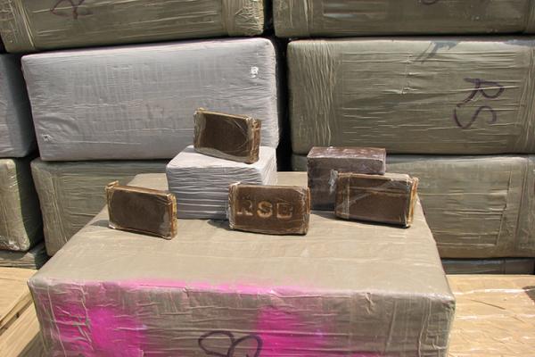 يورط عمّه في تهريب 2,7 قنطار من المخدرات بتلمسان