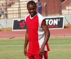 واجه الدفاع الجديدي أمس               جمعية الشلف يقرر الاحتفاظ رسميا ببياڤا