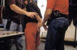 حسب حصيلة للأمن الولائي بمستغانم خلال سنة 2011               إيقاف امرأة أو قاصر كل يوم في قضايا الإجرام