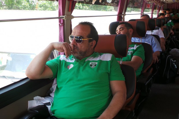 سنجاق غاضب من سيديبي ويستنجد بشكلام أمام شباب قسنطينة