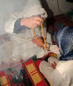 النيابة العامة تلتمس 3 سنوات حبسًا في حقه مشعوذ محتال يدنس القرآن الكريم بحي البستان في أم البواقي