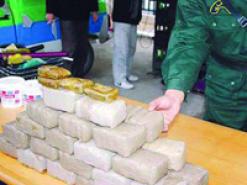 تم توقيف أكثر من 30 شخصا متورطا في ترويجها               الحرب على المخدرات بعنابة تسفر  عن استرجاع قنطار من الكيف